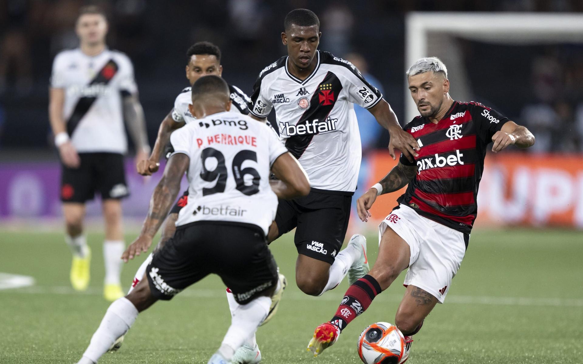 Vasco-x-Flamengo-semifinal-do-Campeonato-Carioca-scaled-aspect-ratio-512-320