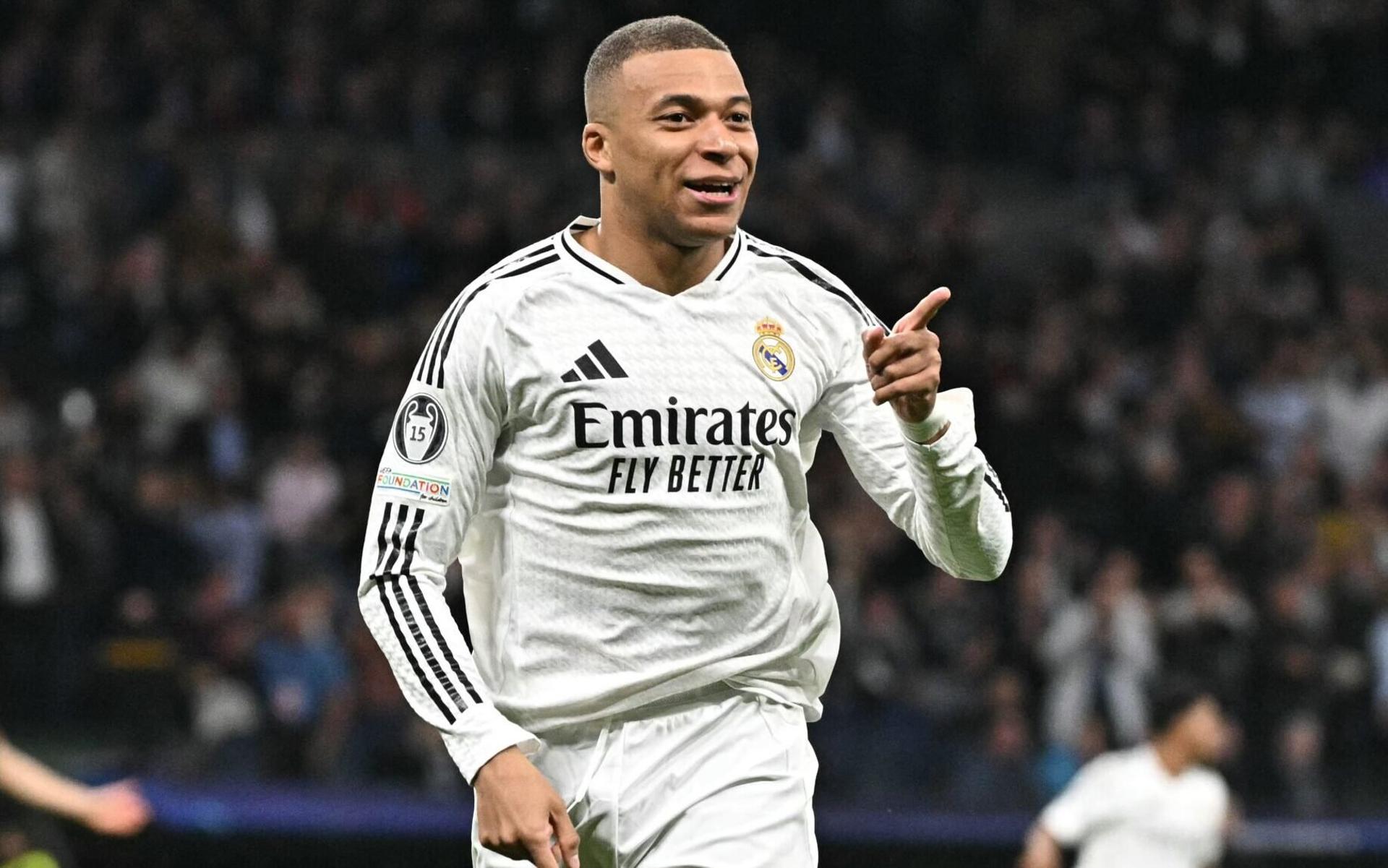 Atacante da Seleção Espanhola, rasga elogias a Mbappé (Foto: JAVIER SORIANO/AFP)