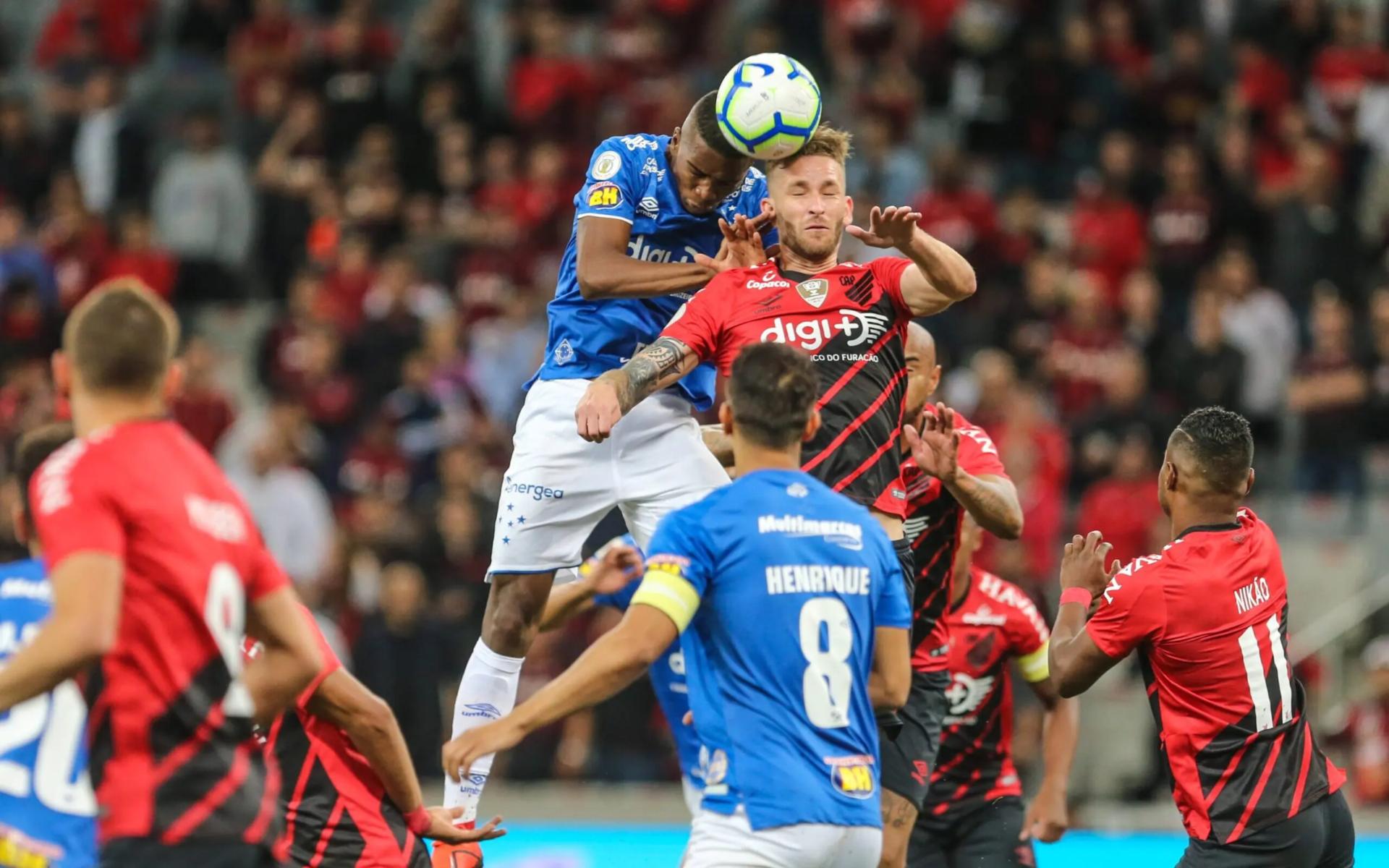 Cruzeiro busca empate com o Athletico-PR, mas segue ameaçado no