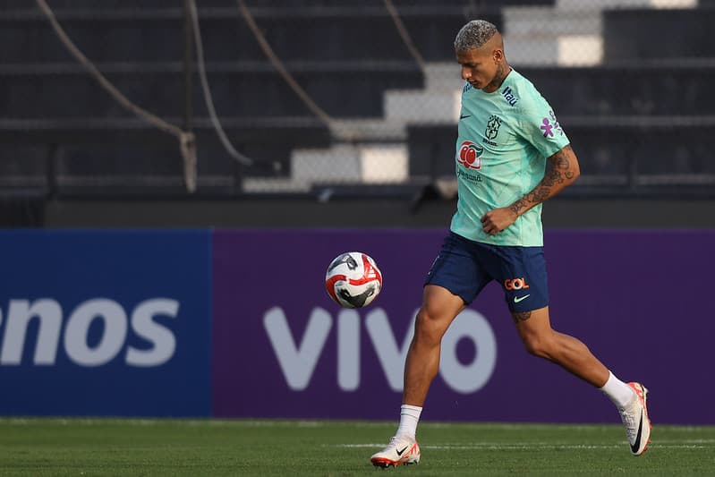 Brasil encerra a preparação para enfrentar o Peru e deve ter Richarlison entre os titulares