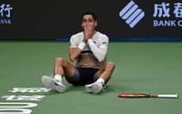 A emoção do chileno Alejandro Tabilo com o título de Chengdu (Foto: AFP) / China OUT / CHINA OUT)