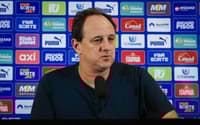 Rogério Ceni em entrevista coletiva depois do jogo contra o Ceará (Foto: Letícia Martins/ EC Bahia)