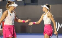 Bia Haddad e Ana Candiotto foram superadas na estreia