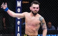 Bruno Silva comemorando vitória no UFC Las Vegas (Foto: Divulgação/UFC)