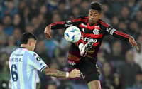 Bruno Henrique em Racing x Flamengo (Foto: Luis Robayo / AFP)