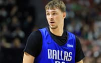 Cooper Flagg, do Mavericks, em ação contra o Spurs na Summer League (Foto: Ryan Stetz/NBAE via Getty Images/AFP)