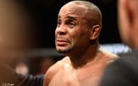 Daniel Cormier chorou no octógono após ser derrotado por Jon Jones