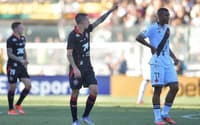 Vasco e Vitória estão se enfrentando pelo Brasileirão (Foto: Thiago Ribeiro/AGIF)