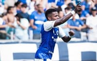 Equatoriano Arroyo comemora gol do Cruzeiro contra o Vitória (Foto: Gustavo Aleixo/Cruzeiro)