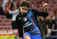 Julian Alvarez antes do jogo do Atlético de Madrid contra o Frankfurt (Foto: Javier Soriano / AFP)