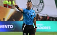 Argentino Dario Herrera apita a final da Libertadores entre Palmeiras e Flamengo (Foto: Luis Acosta/AFP)