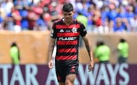 Ayrton Lucas em ação pelo Flamengo