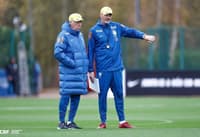 Carlo Ancelotti comanda treino da Seleção em Londres (Foto: Rafael Ribeiro / CBF)