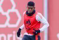 Vitão, zagueiro do Internacional, em treino no CT Parque Gigante