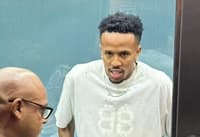 Eder Militão desembarca no Rio de Janeiro (Foto: Lucas Bayer / Lance!)