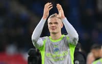 Erling Haaland comemora vitória do Manchester City sobre o Crystal Palace na Premier League (Foto: Glyn KIRK / AFP)