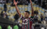 Thiago Silva comemora a vitória do Fluminense sobre o Vasco no Brasileirão