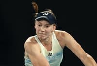 A cazaque Elena Rybakina na final do Australian Open contra a bielorrussa Aryna Sabalenka (Foto: IZHAR KHAN / AFP)