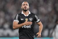 Arthur Cabral, do Botafogo, comemora seu gol contra o Corinthians