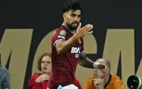 Lucas Paquetá comemora gol marcado pelo West Ham sobre o Wolverhampton, na Copa da Liga Inglesa