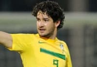 Alexandre Pato. Atualmente defende o Tianjin Quanjian, da China. Ganhou o apelido por ter nascido na cidade de Pato Branco, interior do Paraná.