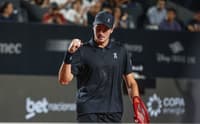 João Fonseca comemora ponto na derrota para o peruano Ignacio Buse no Rio Open (Foto: João Pires/Fotojump)