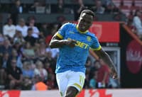 Jhon Arias em ação pelo Wolverhamptom na Premier League (Foto: JUSTIN TALLIS/AFP)