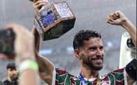 Martinelli com o trófeu da Taça Guanabara (Foto: Leonardo Brasil/Fluminense)