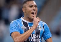 Carlos Vinícius marca 3 gols e Grêmio vence Botafogo por 5 a 3