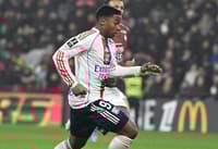 Endrick põe a partida no bolso, faz três gols e Lyon goleia o Metz por 5 a 2 na Ligue 1