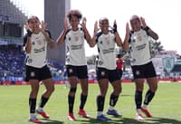 Jogadoras do Corinthians comemoram gol contra o Cruzeiro na final do Brasileirão Feminino