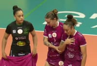 Gabi Candido passou mal em jogo entre Sesc Flamengo e Maringá na Superliga (Foto: Reprodução/VBTV)