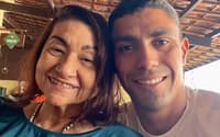 Thiago Monteiro e a mãe adotiva, Fátima (Reprodução)