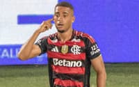 Samuel Lino comemora gol no jogo do Flamengo contra o Ceará