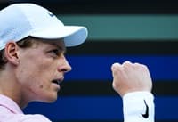 O italiano Jannik Sinner comemora ponto na vitória sobre o americano Alex Michelsen