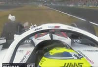 Oliver Bearman, da Haas, bate forte durante GP do Japão (Foto: Reprodução/ X perfil F1)