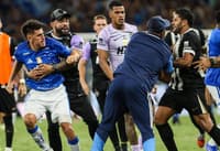 Confusao entre jogadores do Cruzeiro e Atletico MG, durante jogo da final do Campeonato Mineiro
