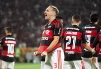 Léo Ortiz comemora gol contra o Remo no Maracanã