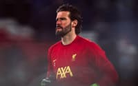 Alisson em ação pelo Liverpool na Champions League