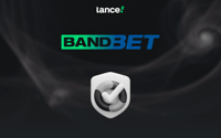 imagem destaque do artigo: BandBet é confiável? Avaliamos a casa de apostas. Com logo da marca.