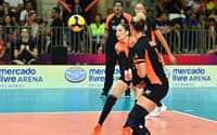 A líbero Camila Brait, durante a estreia do Osasco no Mundial de Clubes