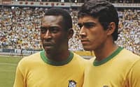 Pelé com Clodoaldo (campeão da Copa de 1970)