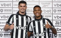 Anthony e Caio Roque foram apresentados pelo Botafogo (Foto: Vítor Silva/Botafogo)