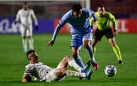 Renê em ação em Bolívar x Fluminense (Foto: Jorge BERNAL / AFP)