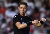O árbitro Ramon Abatti Abel durante partida entre São Paulo e Palmeiras no estadio Morumbi pelo campeonato Brasileiro A 2025 (Foto: Marcello Zambrana/AGIF)