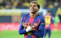 Lamine Yamal comemora gol pelo Barcelona sobre o Villarreal (Foto: JOSE JORDAN / AFP)