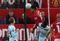 Casemiro abre o placar para o Manchester United contra o Brentford