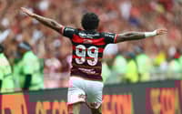 Gabigol comemora último gol marcado pelo Flamengo sobre o Vitória, pelo Brasileirão