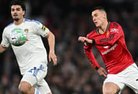 Pascal Struijk, do Leeds, acompanha de perto Sesko, atacante do Manchester United