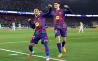 Raphinha comemora gol do Barcelona sobre o Newcastle, na Champions League